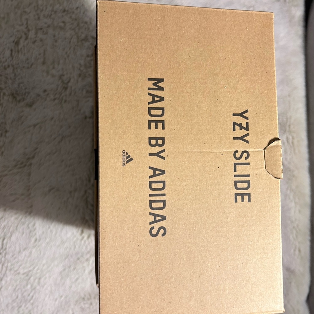 NIB Yeezy Slides Salt Size 9 **See Below** - Picture 7 of 8